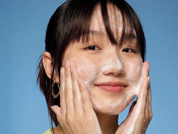 Routine chăm sóc da mụn tối giản cho người bận rộn